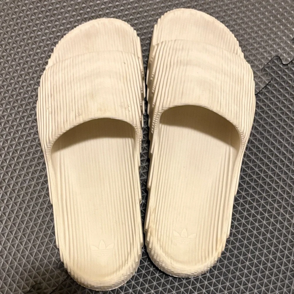 adidas Off-White Ribbed Slide Sandals - Picture 1 of 5